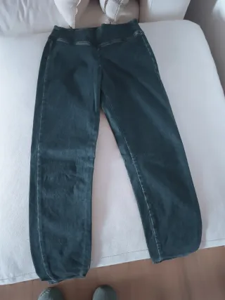 Pantalón tipo malla azul, muy elástico