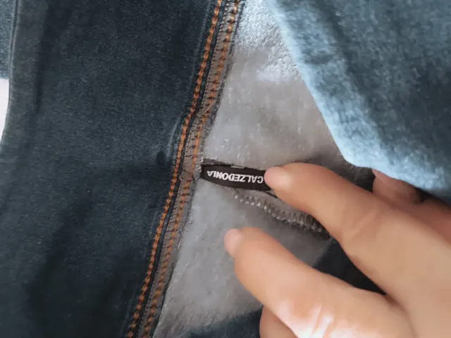 Pantalón tipo malla azul, muy elástico