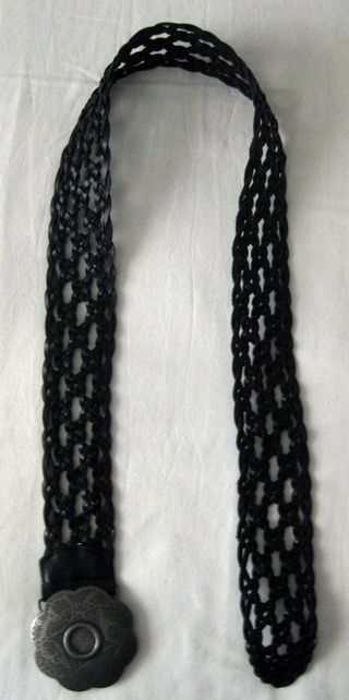 Cinturón trenzado negro con hebilla