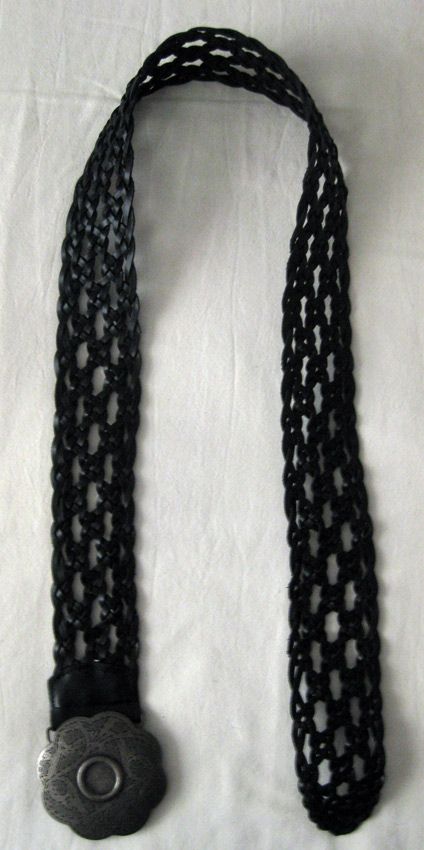 Cinturón trenzado negro con hebilla