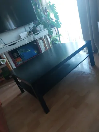 Mesa de centro negra de madera