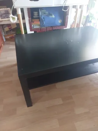 Mesa de centro negra de madera