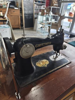 Máquina de coser Gritzner antigua