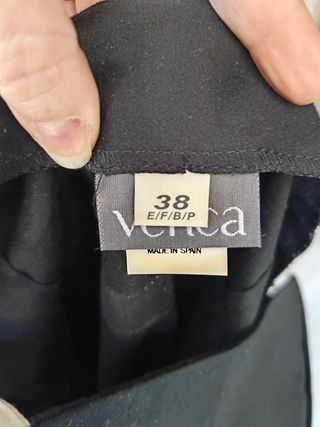 Vestido negro con lazo blanco