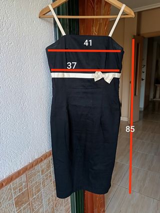 Vestido negro con lazo blanco