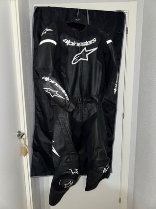 Mono Alpinestars GP Force Negro Talla 56