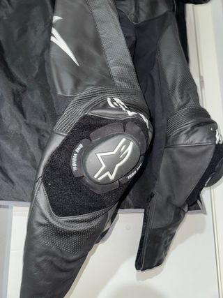 Mono Alpinestars GP Force Negro Talla 56