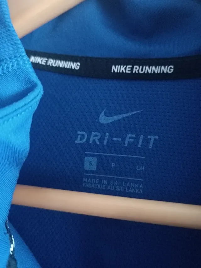 Camiseta deportiva Nike azul media cremallera