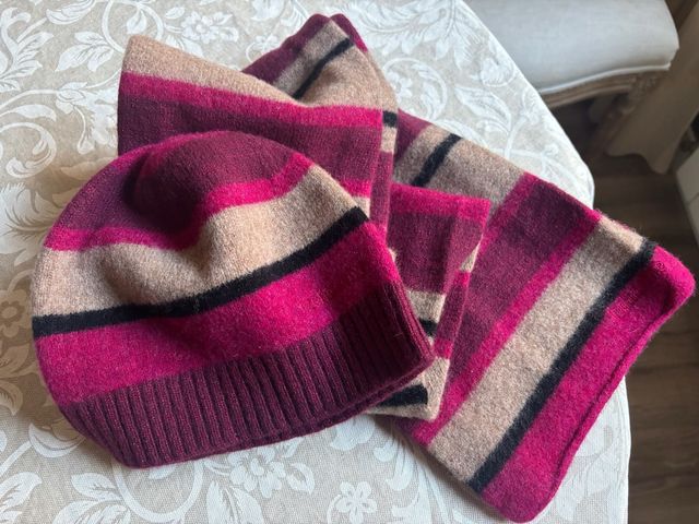 Conjunto bufanda y gorro a rayas