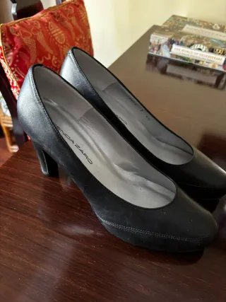Zapatos de tacón Brenda Zaro negros