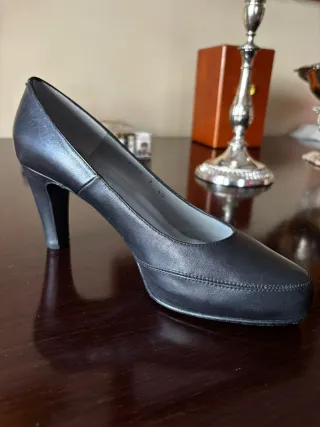 Zapatos de tacón Brenda Zaro negros