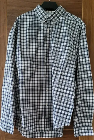 Camisa de cuadros azul y blanca