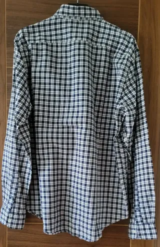 Camisa de cuadros azul y blanca