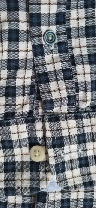 Camisa de cuadros azul y blanca
