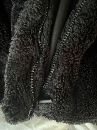 Abrigo pelo negro Zara