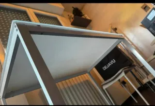 Tavolo in vetro e metallo