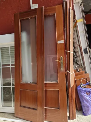 Puertas de madera con cristal  salón, se regalan l