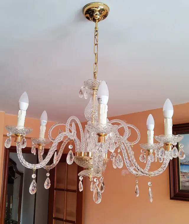 Lámpara de salón de cristal y metal dorado