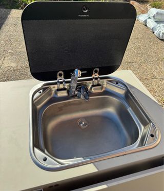 Mueble y Nevera Camper Thais