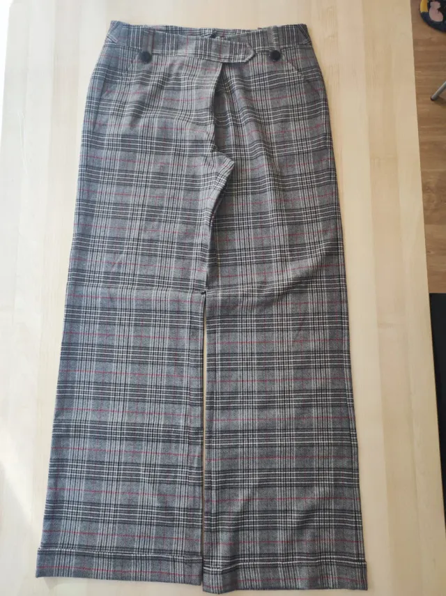 Pantalón de vestir gris a cuadros