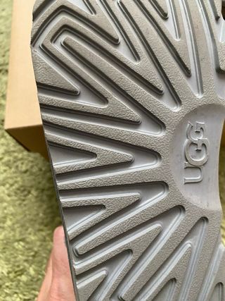 Botas UGG grises con lazo