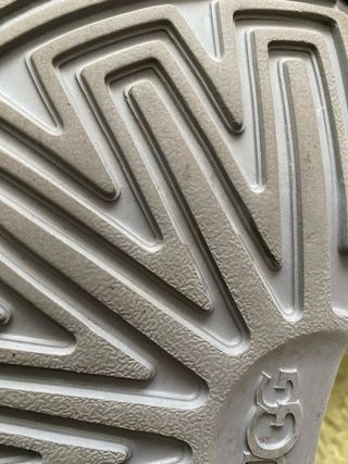 Botas UGG grises con lazo