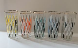 Conjunto 5 vasos vintage con diseño geométrico