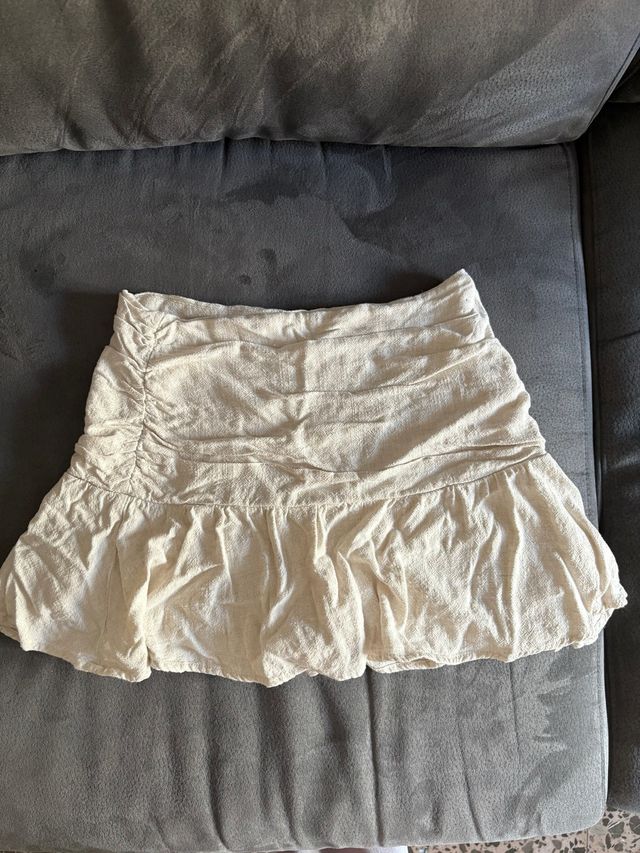 Falda beige fruncida