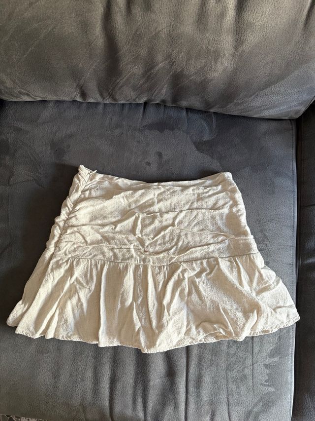 Falda beige fruncida