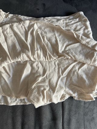Falda beige fruncida