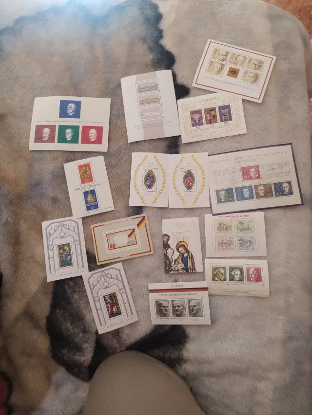 Foglietti di francobolli da collezione