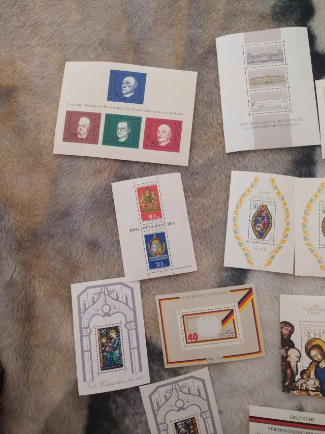 Foglietti di francobolli da collezione