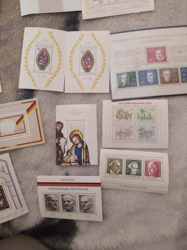 Foglietti di francobolli da collezione