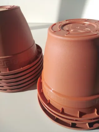 Lote 9 Macetas Marrones Plástico