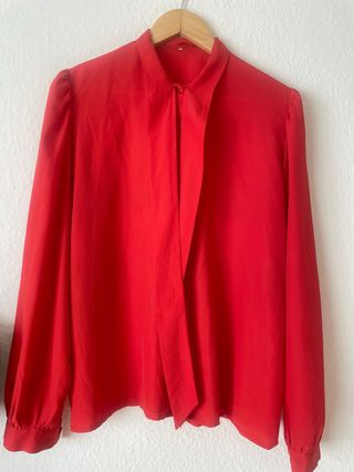 Blusa roja elegante