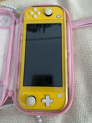 Nintendo Switch Lite con custodia