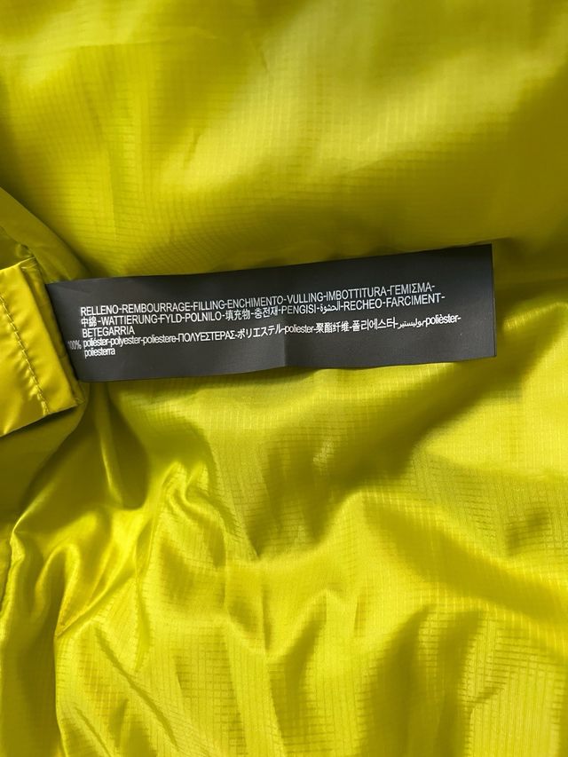 Cazadora acolchada verde de Zara. Exclusiva