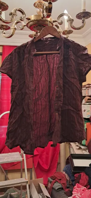 Camisa morada sin mangas