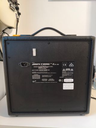 Amplificador Guitarra Fender Mustang I v.2