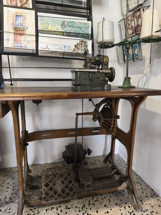 Máquina de coser Overlock antigua