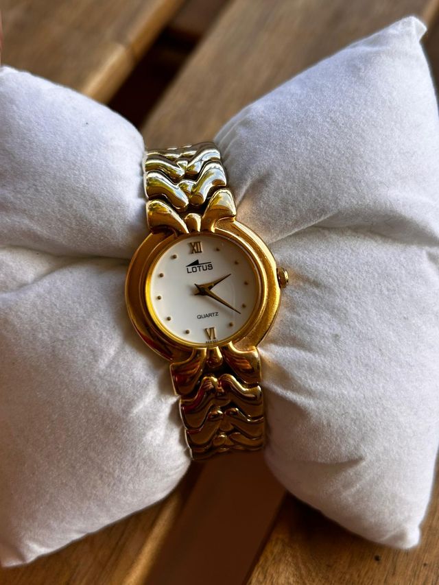 Reloj Lotus Dorado Mujer