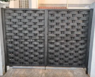 Puerta de garaje/acceso de hierro forjado