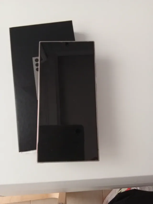 Samsung Galaxy S24 Ultra Caja y Teléfono