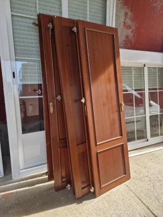 Puertas de armario empotrado madera, se regalan