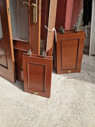 Puertas de armario empotrado madera, se regalan
