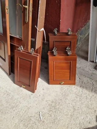 Puertas de armario empotrado madera, se regalan