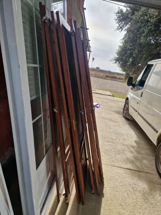 Puertas de armario empotrado madera, se regalan