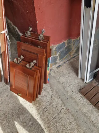 Puertas de armario empotrado madera, se regalan