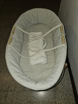 Moisés de mimbre natural