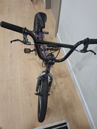 Bicicleta BMX Conor Rave Morada